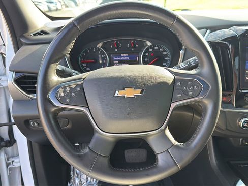 Used 2022 Chevrolet Traverse LT FWD image 20