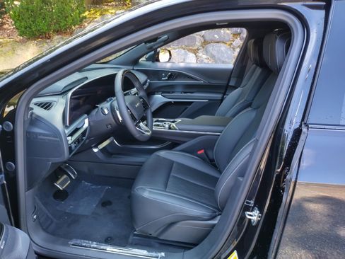 New 2026 Cadillac Lyriq V w/ LPO, Bronce Accent Package image 8