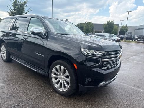 Used 2021 Chevrolet Suburban Premier AWD/4WD image 3
