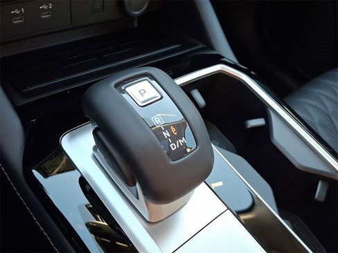 New 2025 Mitsubishi Outlander SEL image 11