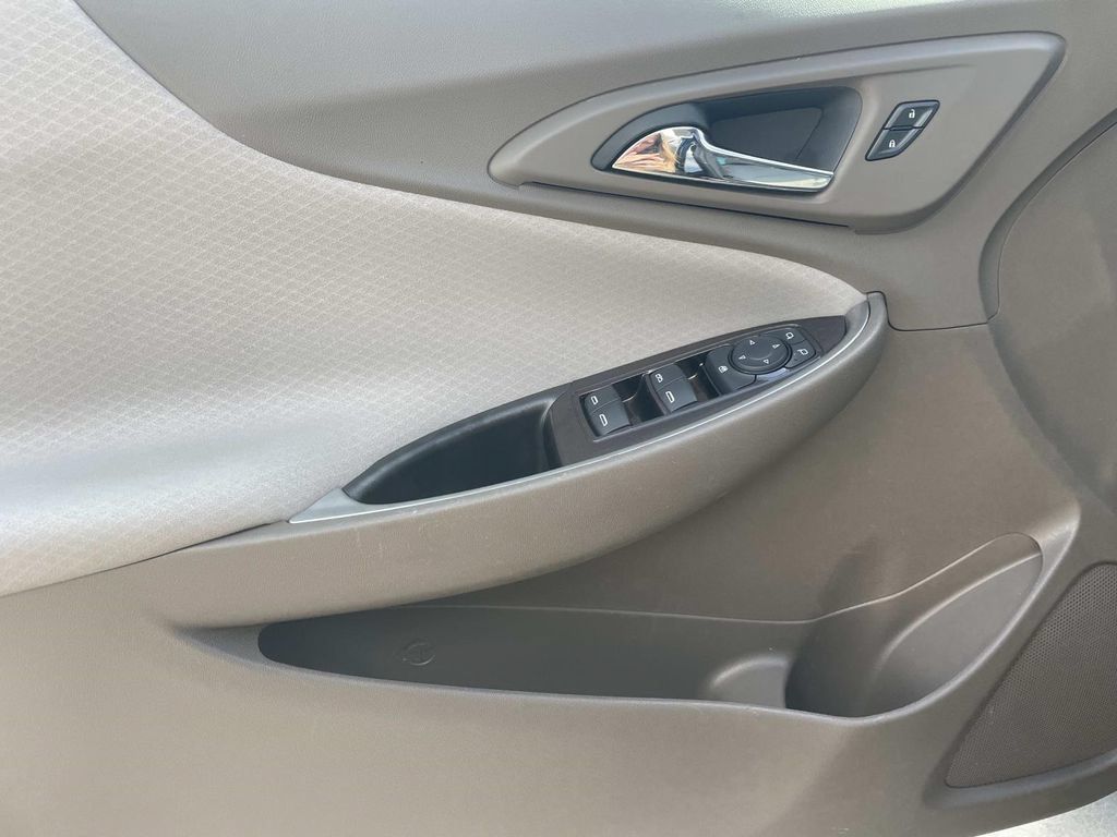 Used 2025 Chevrolet Malibu LT FWD image 16