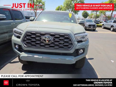 Used 2023 Toyota Tacoma TRD Off-Road w/ Technology Package RWD image 2