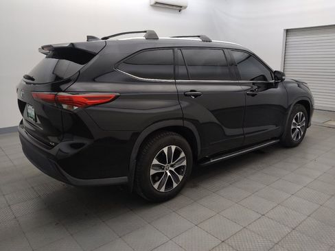 Used 2021 Toyota Highlander XLE FWD image 10