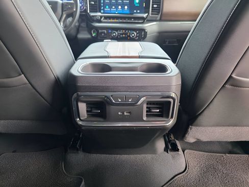 Used 2024 Chevrolet Silverado 1500 High Country AWD/4WD image 8