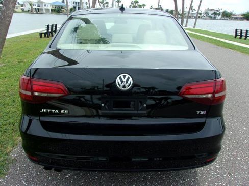 Used 2017 Volkswagen Jetta SE FWD image 11
