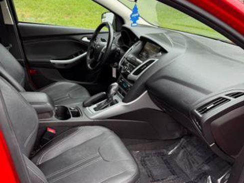 Used 2014 Ford Focus SE w/ Equipment Group 201A FWD image 12