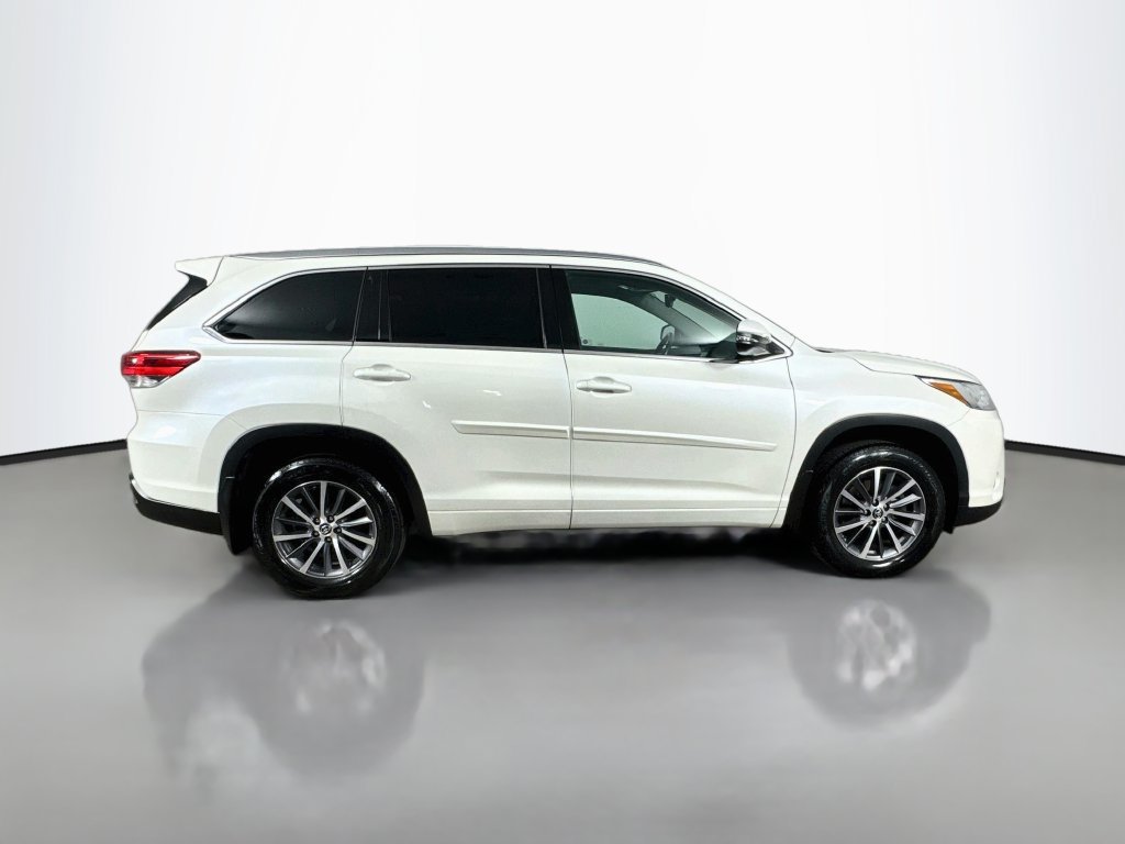 Used 2018 Toyota Highlander XLE AWD/4WD image 9