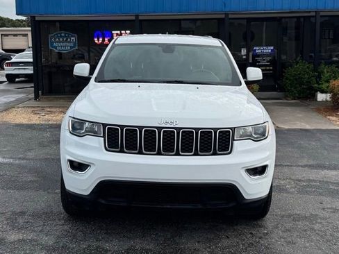 Used 2018 Jeep Grand Cherokee Laredo RWD image 3