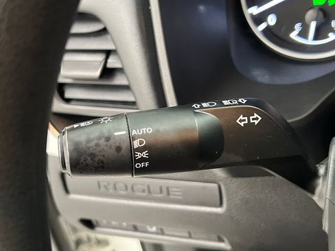 Used 2024 Nissan Rogue S FWD image 47
