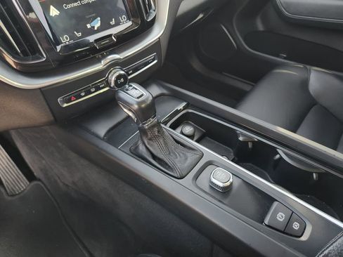 Used 2018 Volvo XC60 T6 Momentum w/ Advanced Package image 22