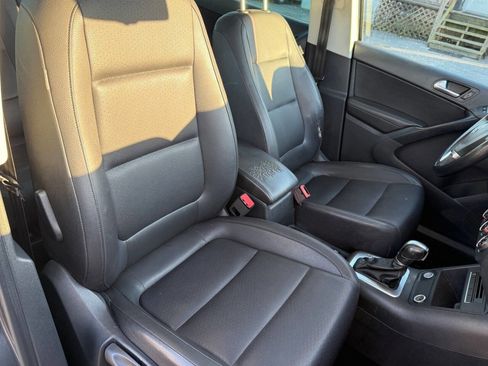 Used 2016 Volkswagen Tiguan SE image 11