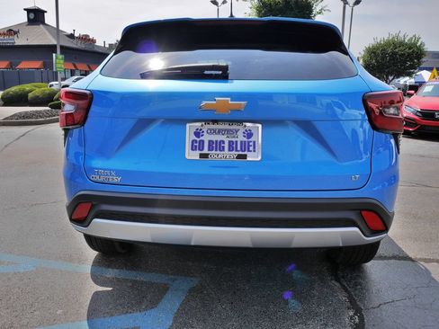 Used 2025 Chevrolet Trax LT w/ LT Convenience Package FWD image 6