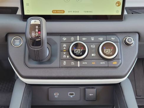 Used 2024 Land Rover Defender 110 SE image 18