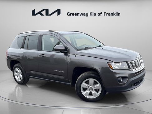 Used 2016 Jeep Compass Latitude image 1