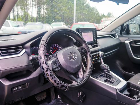Used 2021 Toyota RAV4 XLE FWD image 12