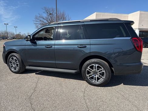 Used 2025 Ford Expedition Active image 11