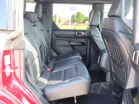 Used 2025 Ford Bronco Badlands AWD/4WD image 12