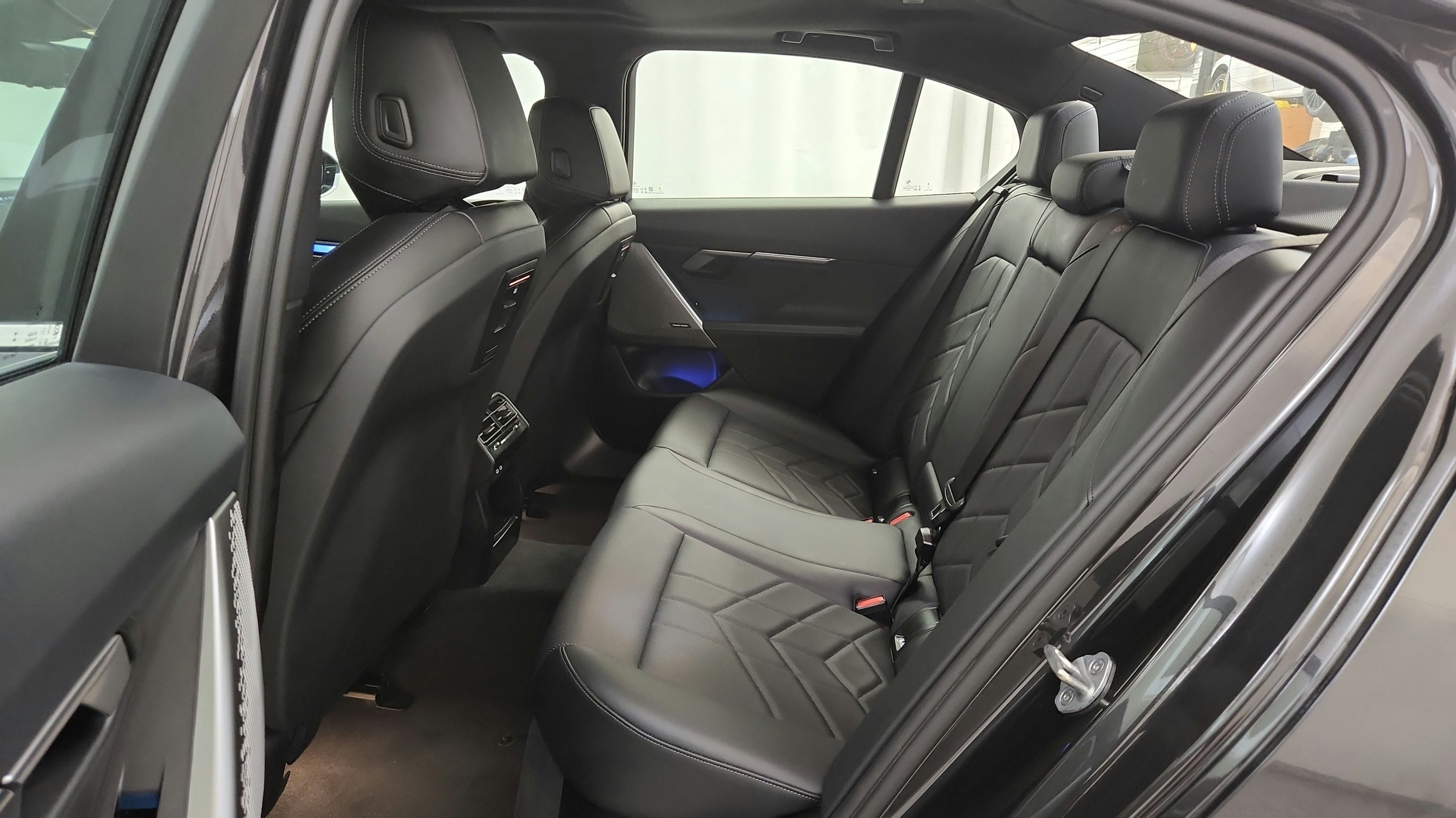 Used 2024 BMW i5 eDrive40i RWD image 27