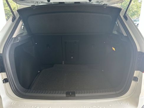 Certified 2023 Volkswagen Taos SE FWD image 38