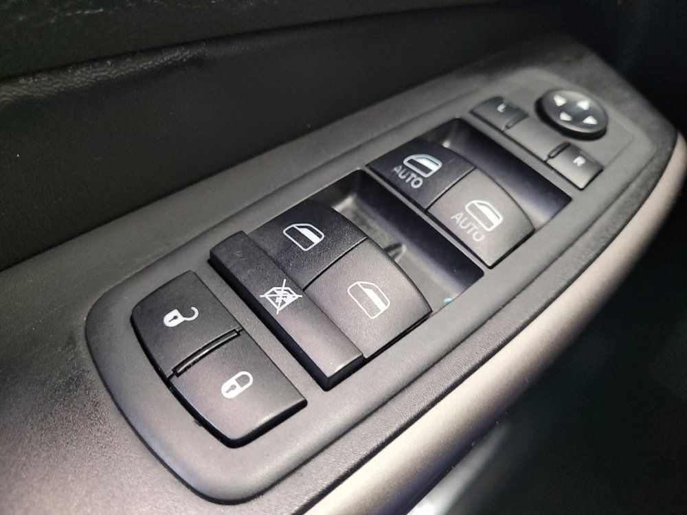 Used 2019 Jeep Cherokee Limited FWD image 27