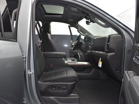 Used 2025 Chevrolet Silverado 2500 LTZ w/ LTZ Plus Package image 18