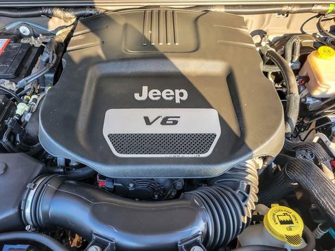 Used 2014 Jeep Wrangler Unlimited Sahara w/ Dual Top Group image 21