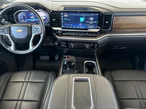 Certified 2022 Chevrolet Silverado 1500 High Country w/ High Country Premium Package AWD/4WD image 16