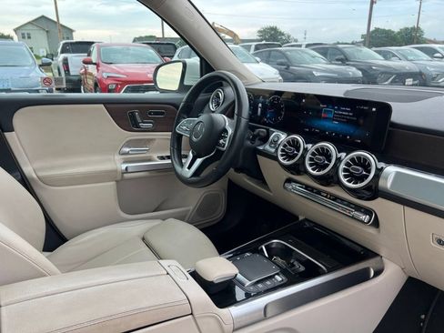 Used 2023 Mercedes-Benz GLB 250 4MATIC w/ Premium Package image 40