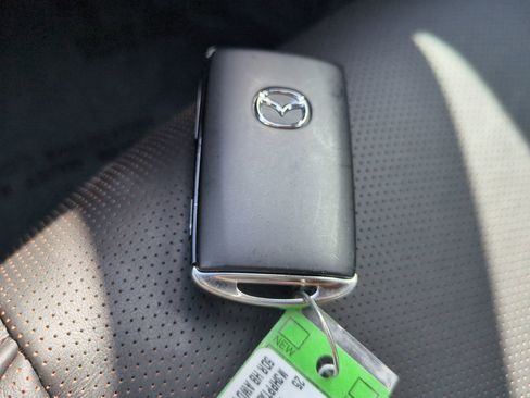 New 2025 MAZDA MAZDA3 Hatchback w/Premium Plus Pkg image 28