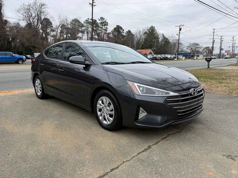 Used 2020 Hyundai Elantra SE w/ Convenience Package (C2) image 3