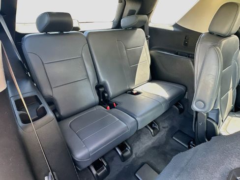 Used 2019 Chevrolet Traverse Premier w/ LPO, Black Accent Package AWD/4WD image 28