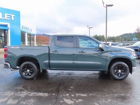 Used 2025 Chevrolet Silverado 1500 LT AWD/4WD image 9