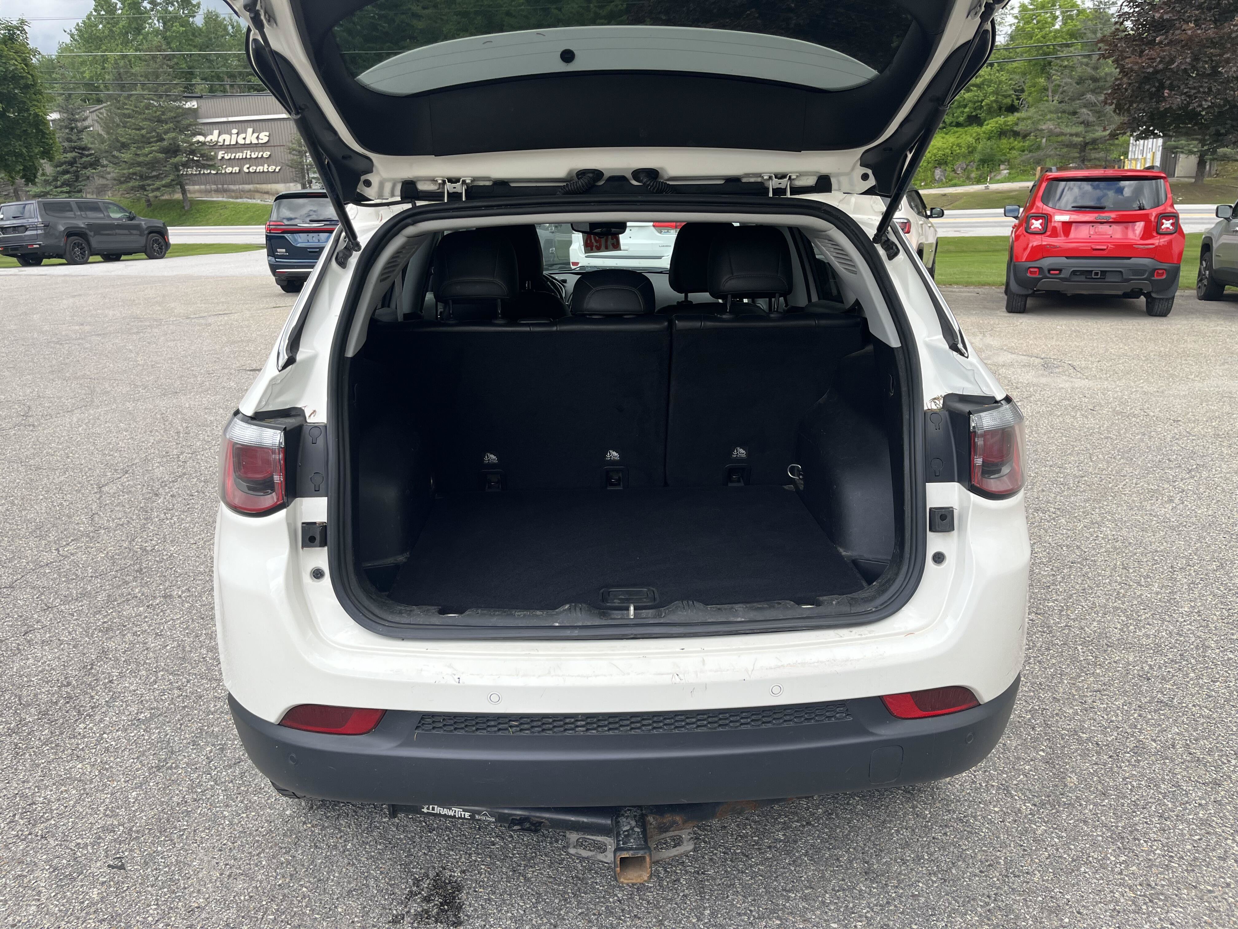 Certified 2019 Jeep Compass Latitude w/ Cold Weather Group AWD/4WD image 19