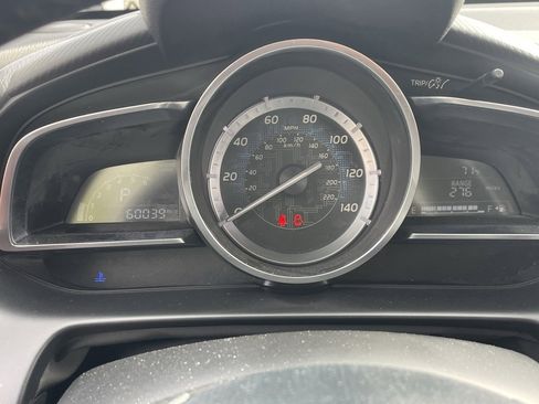 Used 2016 Toyota Yaris L image 8