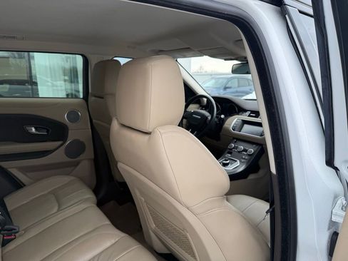 Used 2019 Land Rover Range Rover Evoque SE Premium image 18