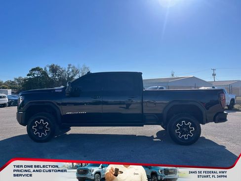 Used 2024 GMC Sierra 2500 AT4X image 4