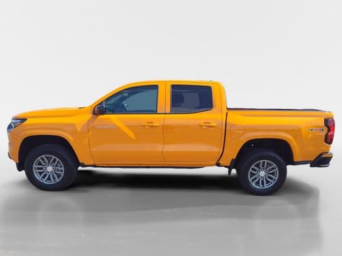 Used 2025 Chevrolet Colorado LT w/ LT Convenience Package image 2