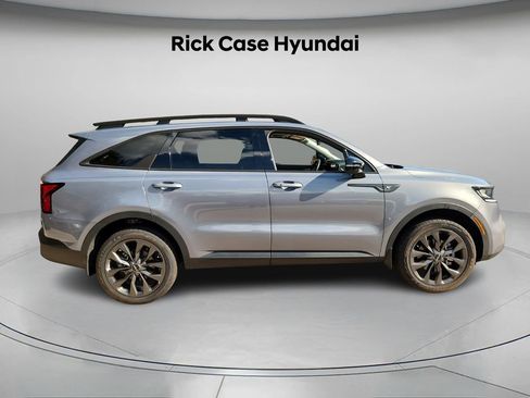Used 2023 Kia Sorento X-Line EX image 4