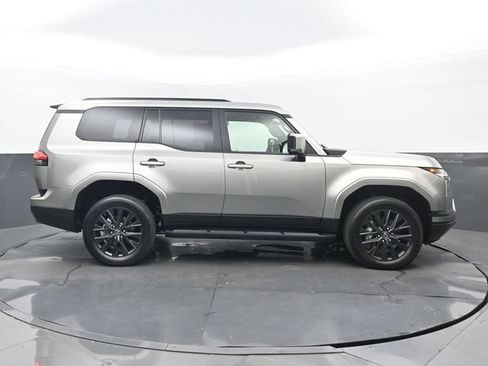Used 2024 Lexus GX 550 w/ Cold Area Package AWD/4WD image 2