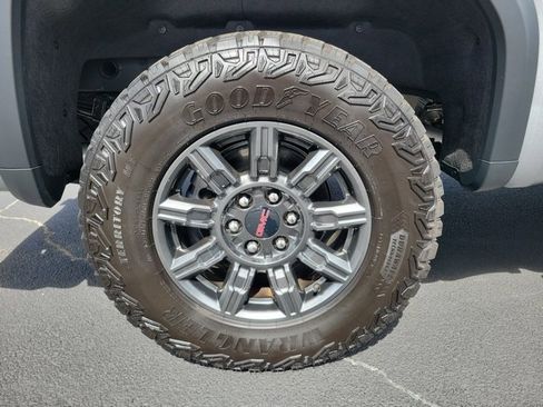 Used 2024 GMC Sierra 1500 AT4X image 9