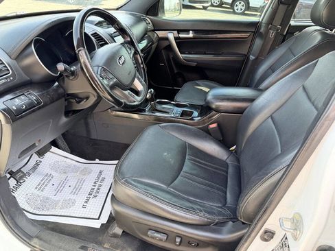 Used 2014 Kia Sorento SX image 11