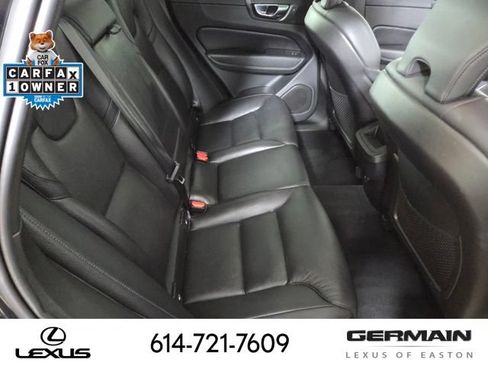 Used 2022 Volvo XC60 B5 Momentum AWD/4WD image 23