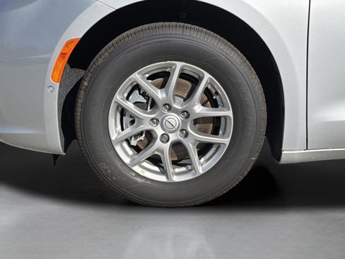 New 2026 Chrysler Pacifica Select image 10