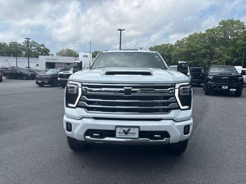 Used 2025 Chevrolet Silverado 2500 High Country w/ High Country Premium Package AWD/4WD image 3
