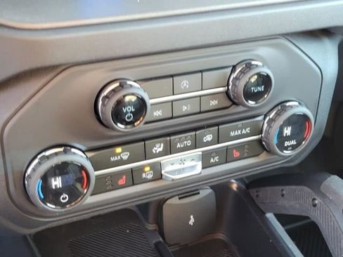 New 2025 Ford Bronco Big Bend w/ Black Diamond Package image 32