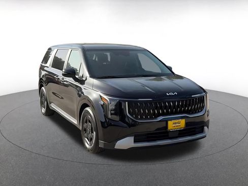 Used 2026 Kia Carnival FWD image 3