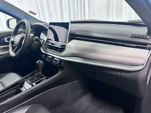 Used 2024 Jeep Compass Limited image 19