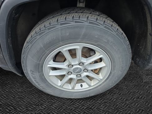 Used 2020 Jeep Grand Cherokee Laredo image 11