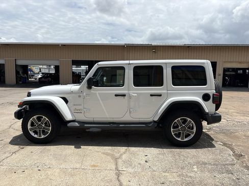 Used 2018 Jeep Wrangler Unlimited Sahara AWD/4WD image 8