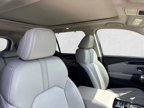 Used 2023 Honda Pilot Touring image 17